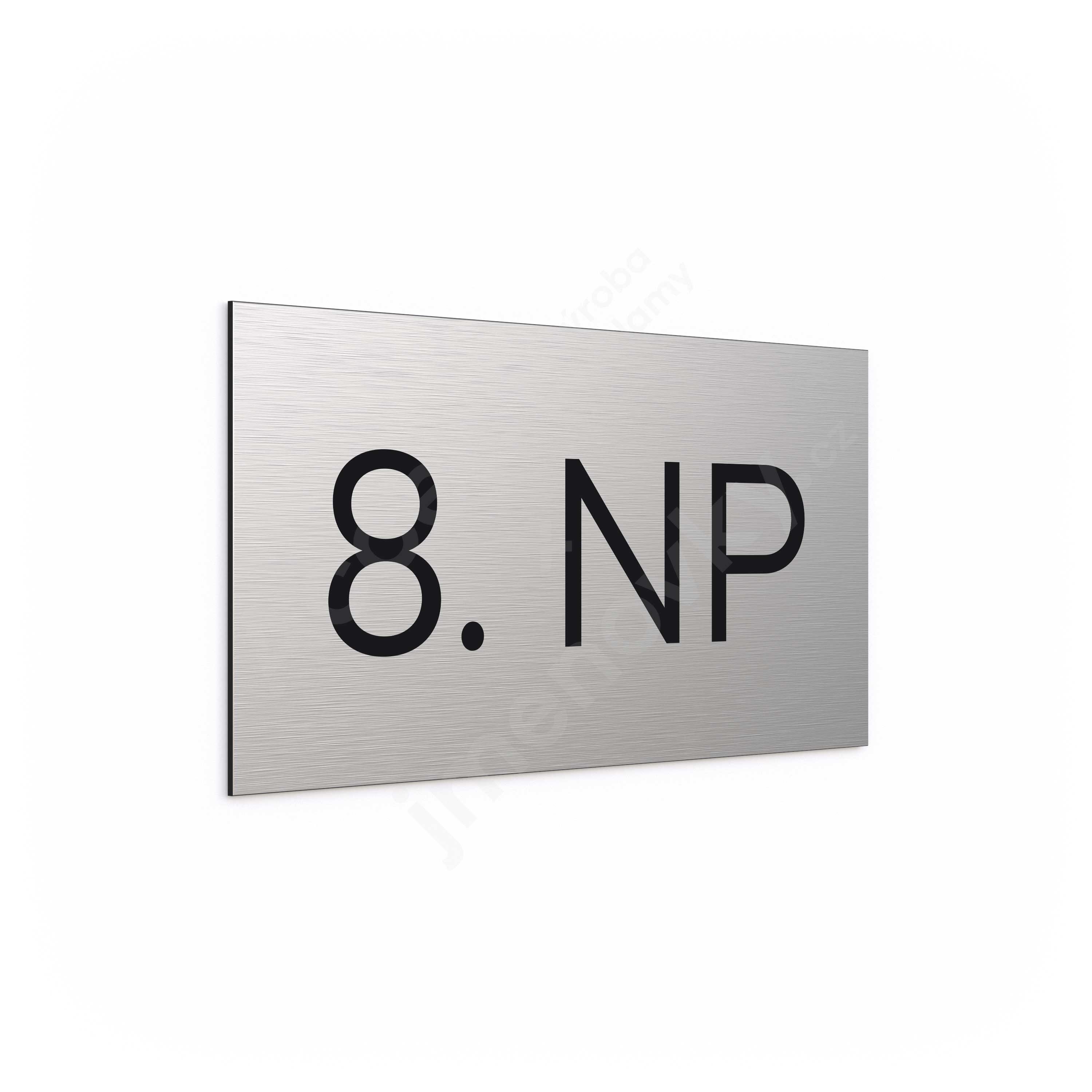 Označení podlaží "8. NP" - stříbrná tabulka - černý popis