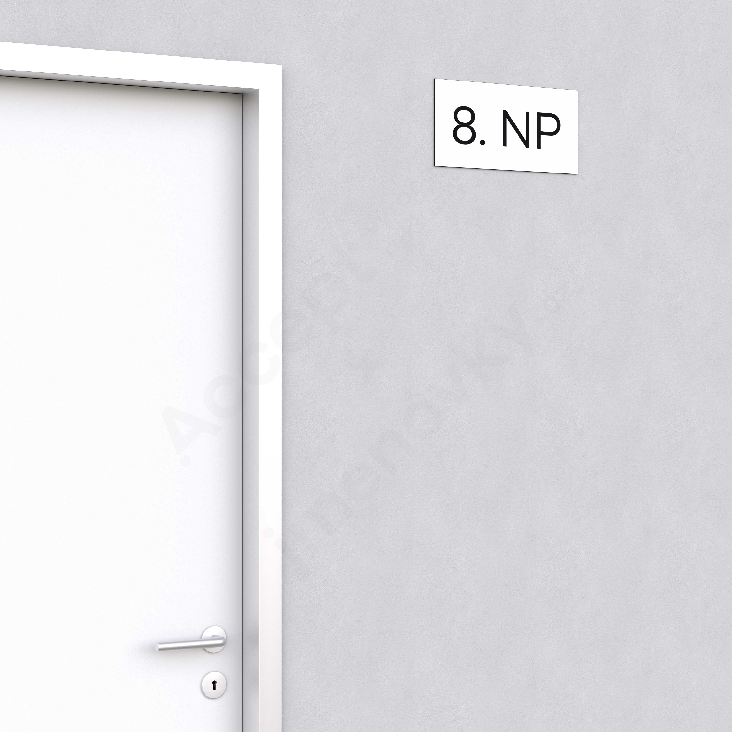 Označení podlaží "8. NP" - bílá tabulka - černý popis - náhled