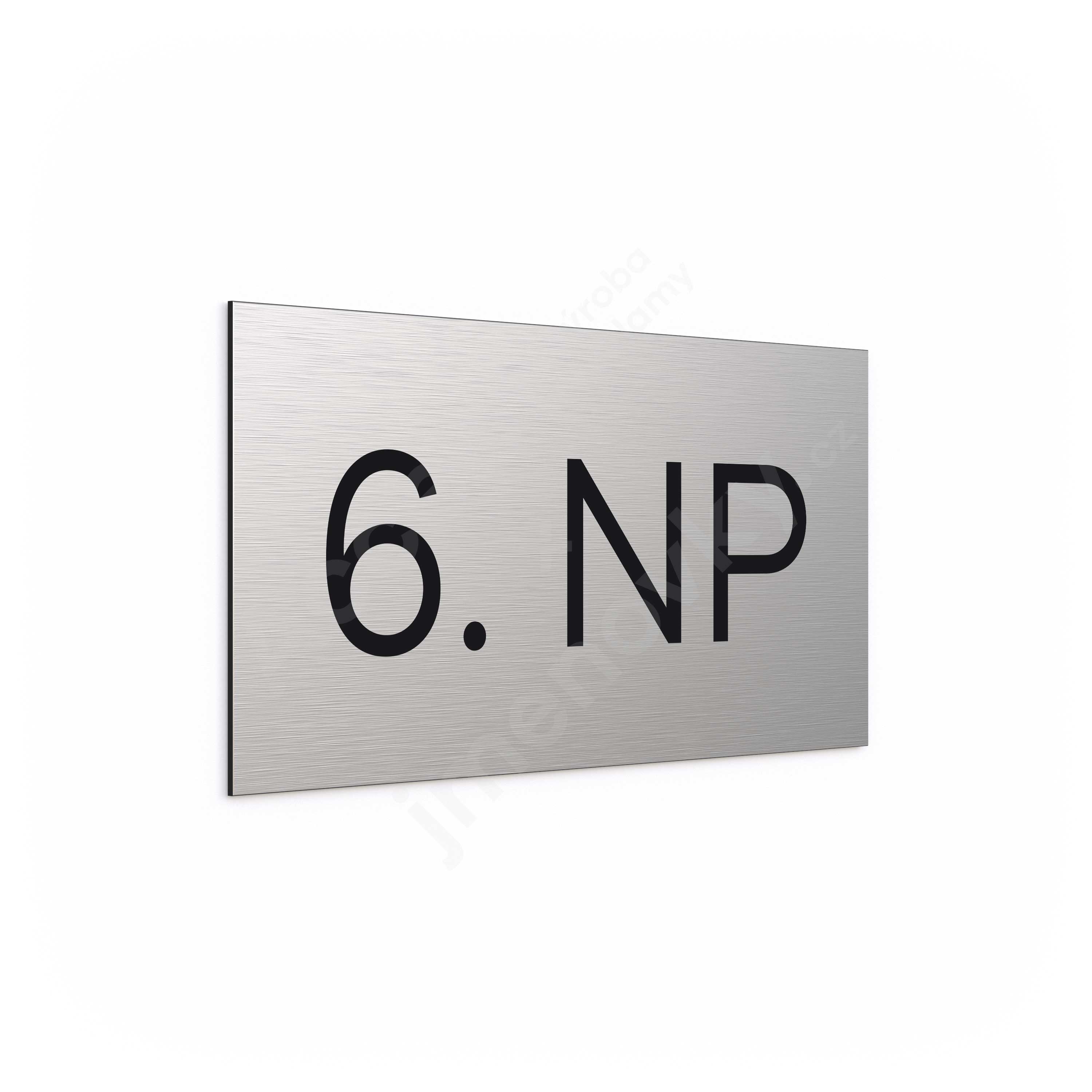 Označení podlaží "6. NP" - stříbrná tabulka - černý popis