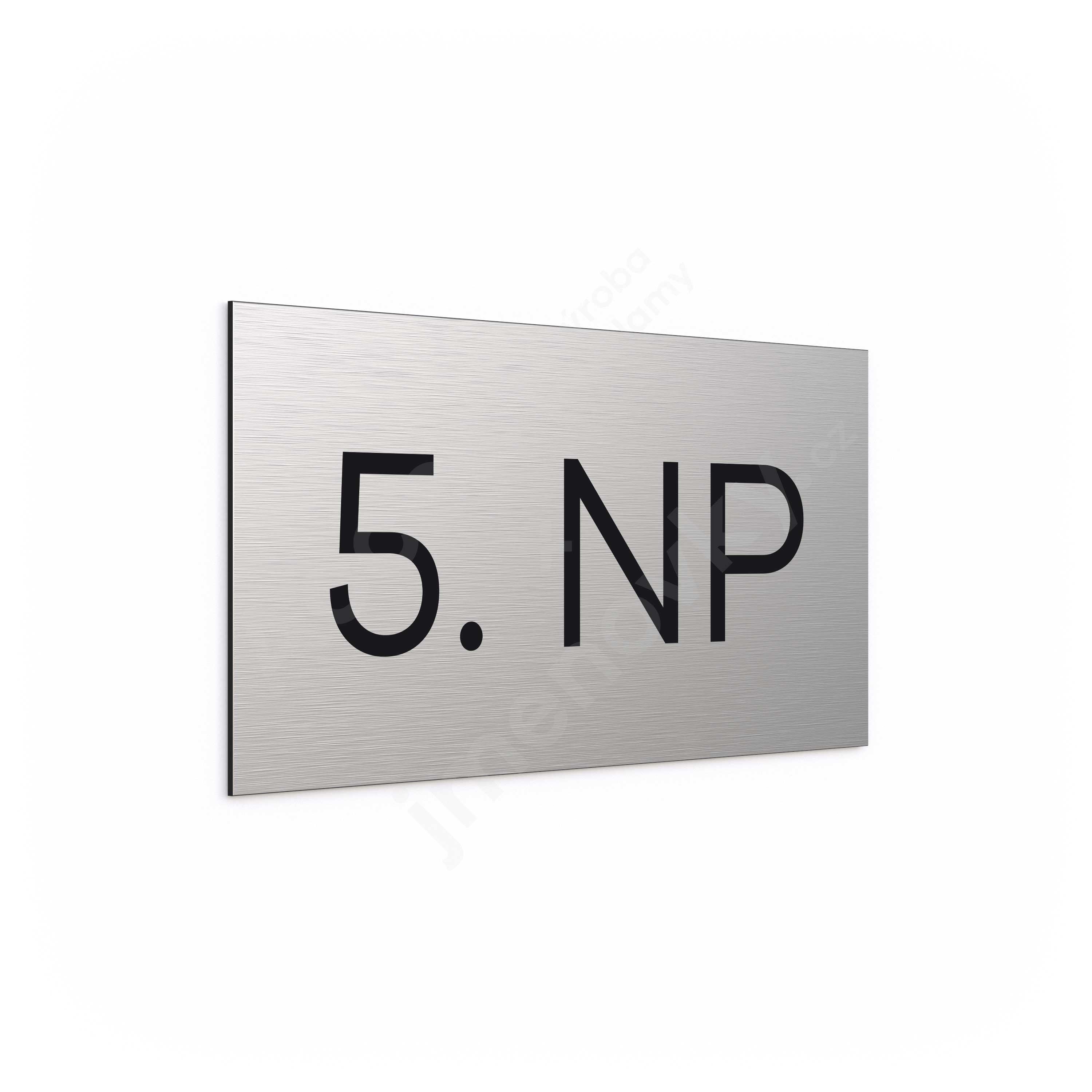 Označení podlaží "5. NP" - stříbrná tabulka - černý popis