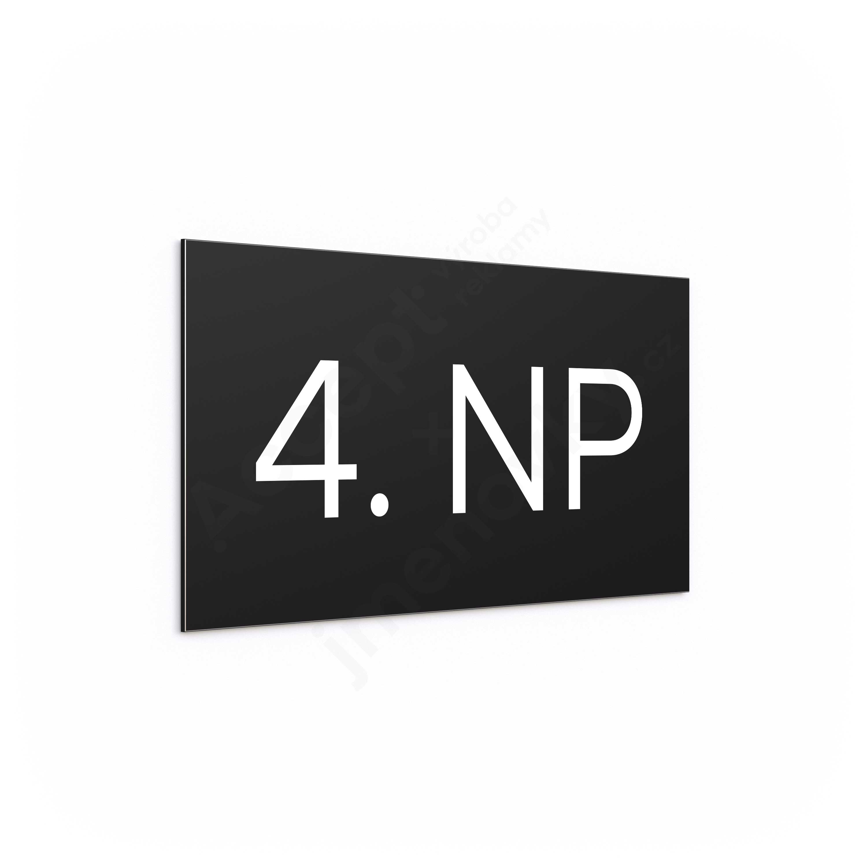 Označení podlaží "4. NP" - černá tabulka - bílý popis