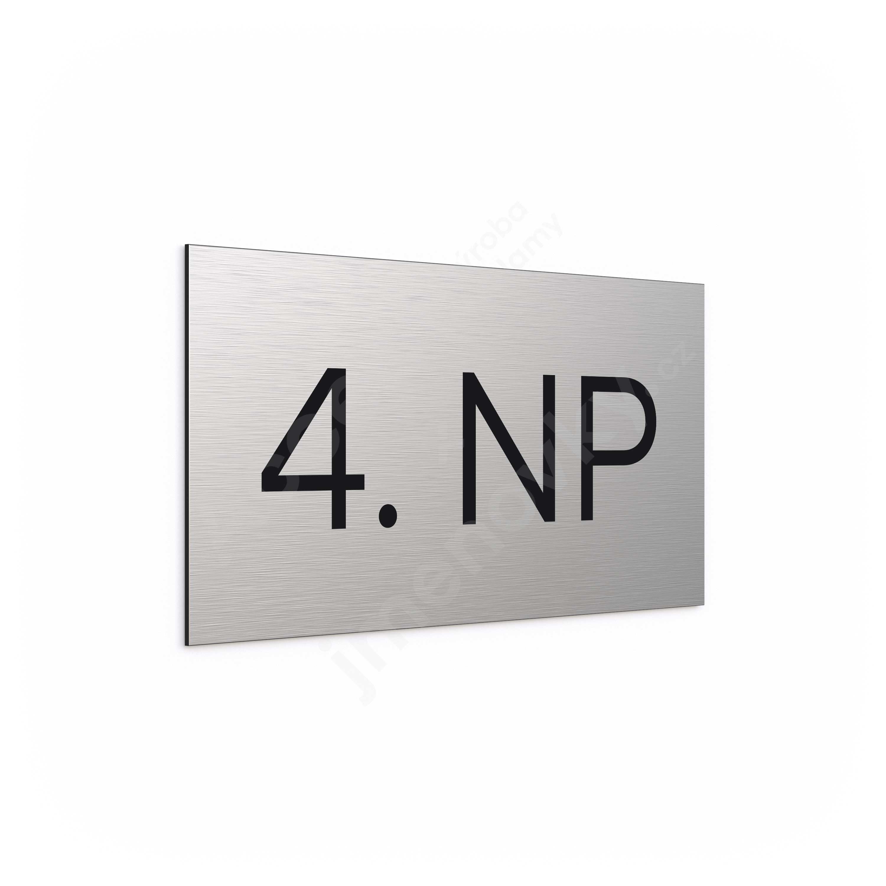 Označení podlaží "4. NP" - stříbrná tabulka - černý popis