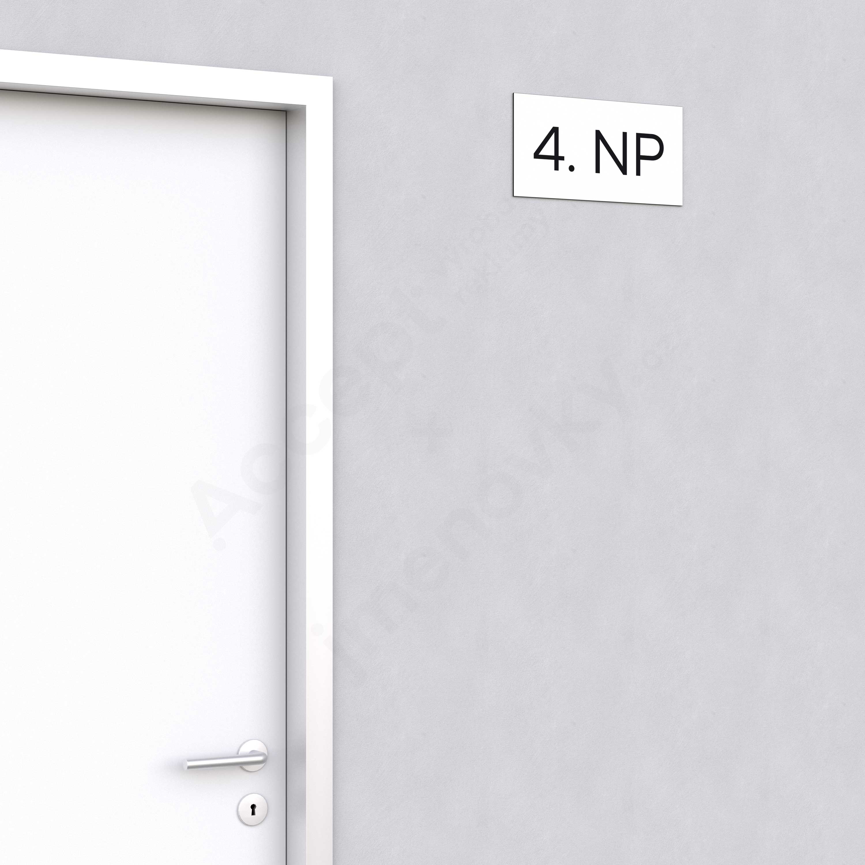 Označení podlaží "4. NP" - bílá tabulka - černý popis - náhled