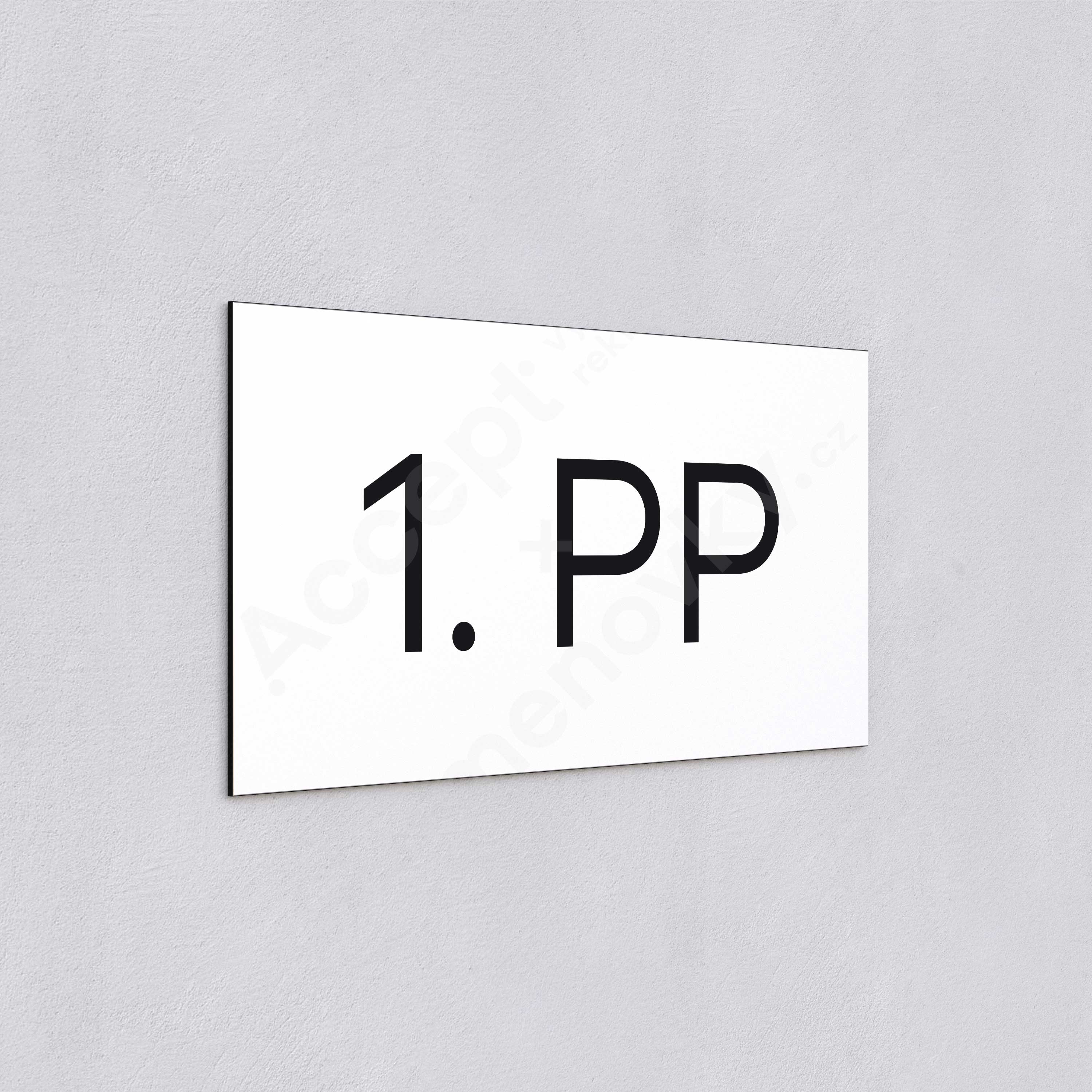 Označení podlaží "1. PP" - bílá tabulka - černý popis
