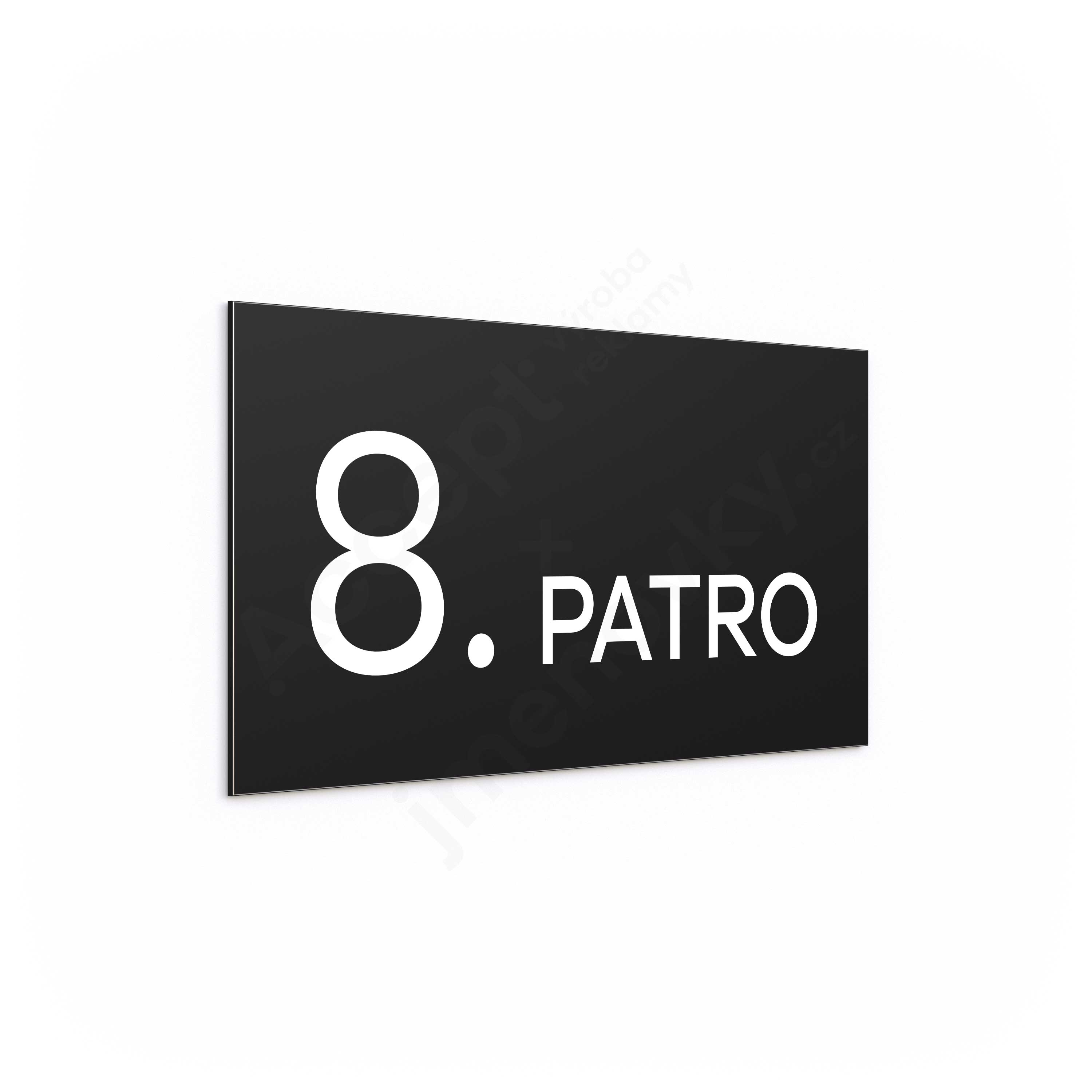 Označení podlaží "8. PATRO" - černá tabulka - bílý popis