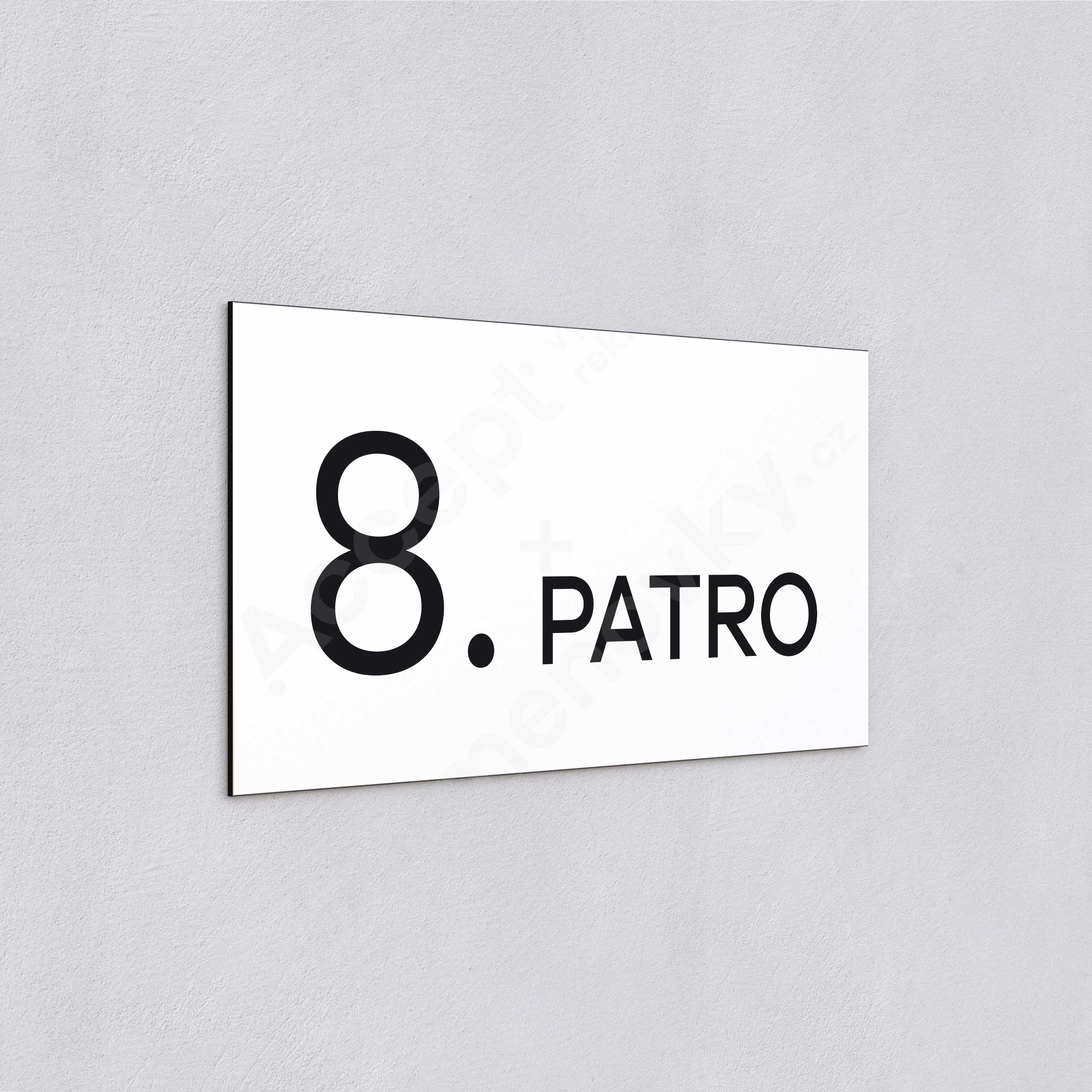 Označení podlaží "8. PATRO" - bílá tabulka - černý popis