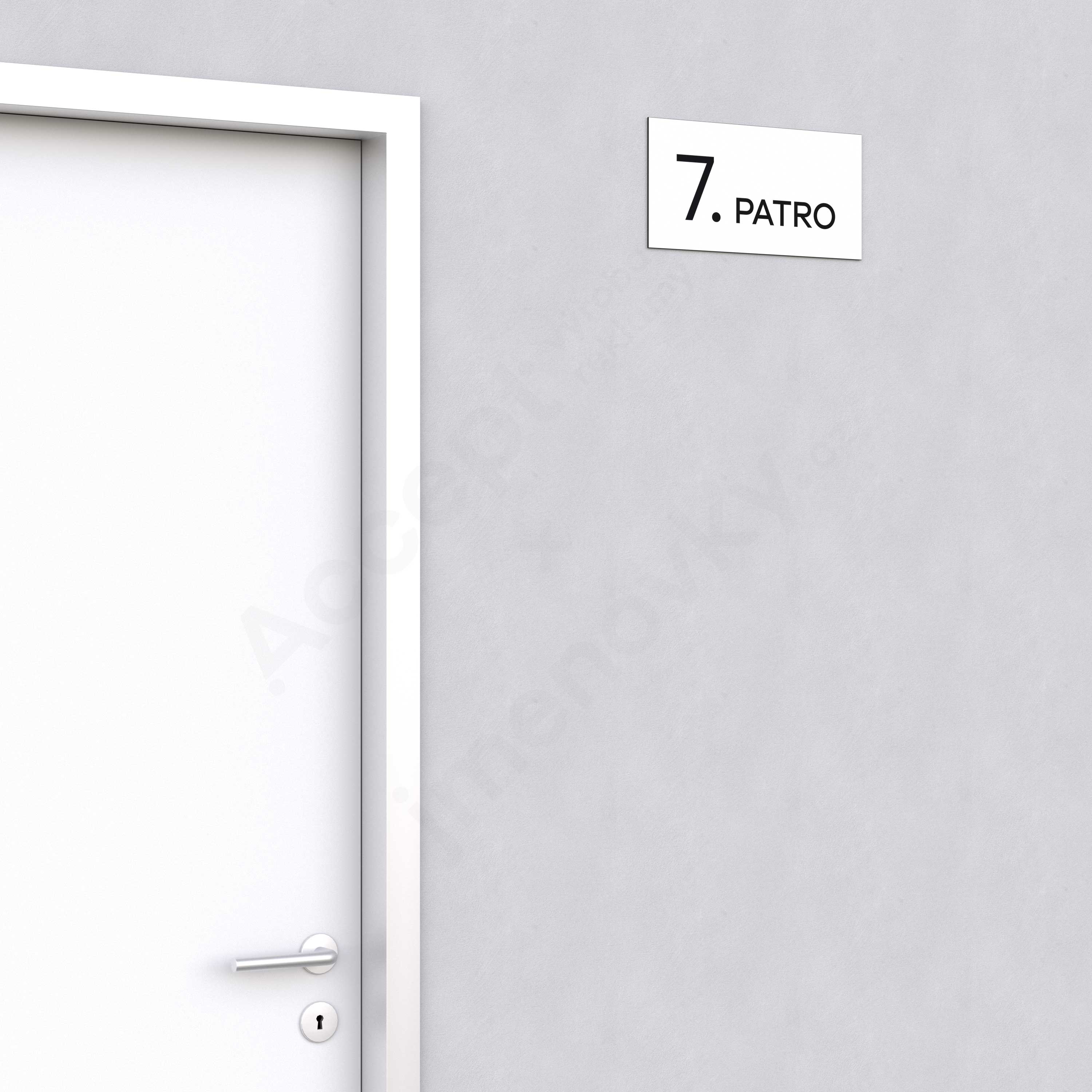 Označení podlaží "7. PATRO" - bílá tabulka - černý popis - náhled