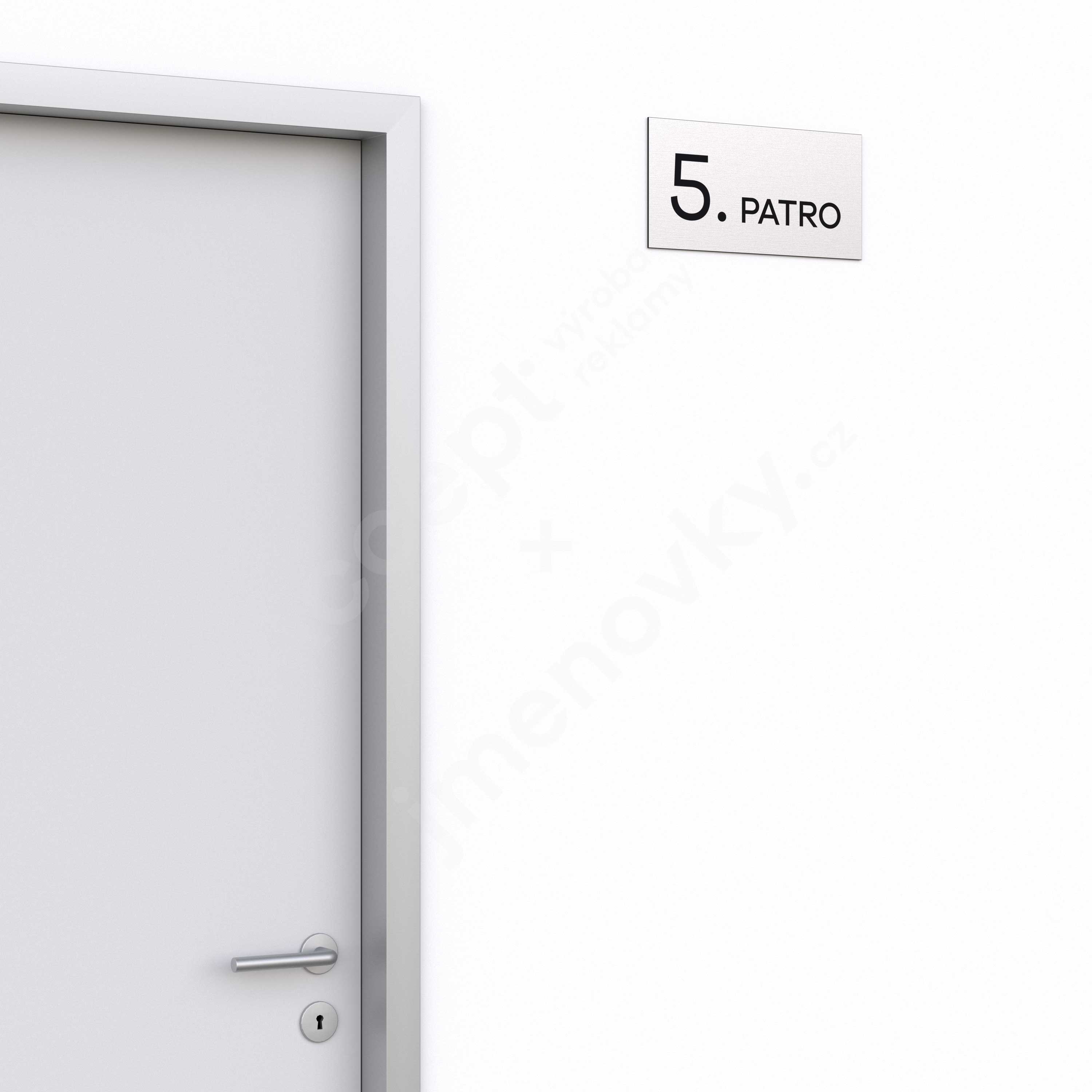 Označení podlaží "5. PATRO" - stříbrná tabulka - černý popis - náhled