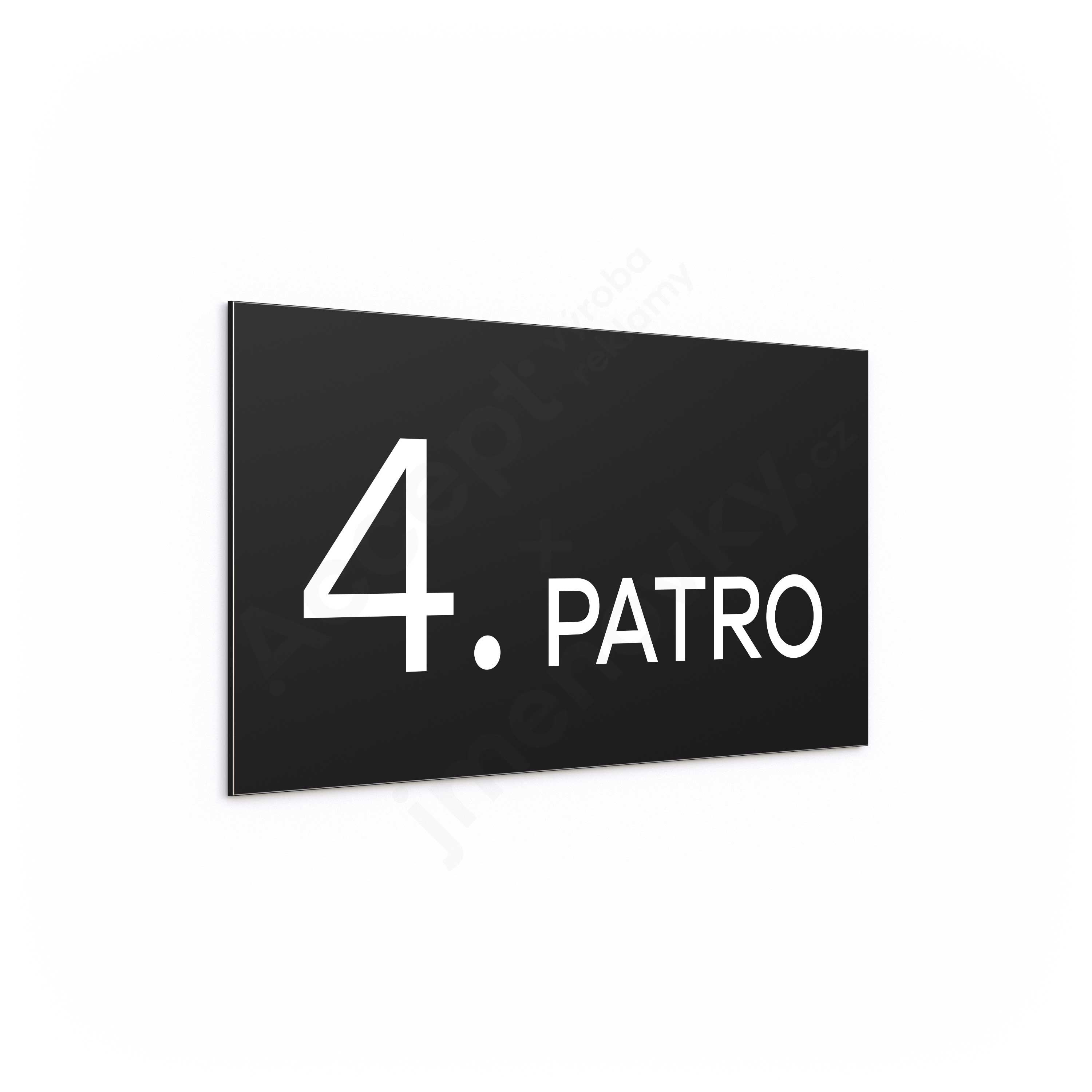 Označení podlaží "4. PATRO" - černá tabulka - bílý popis