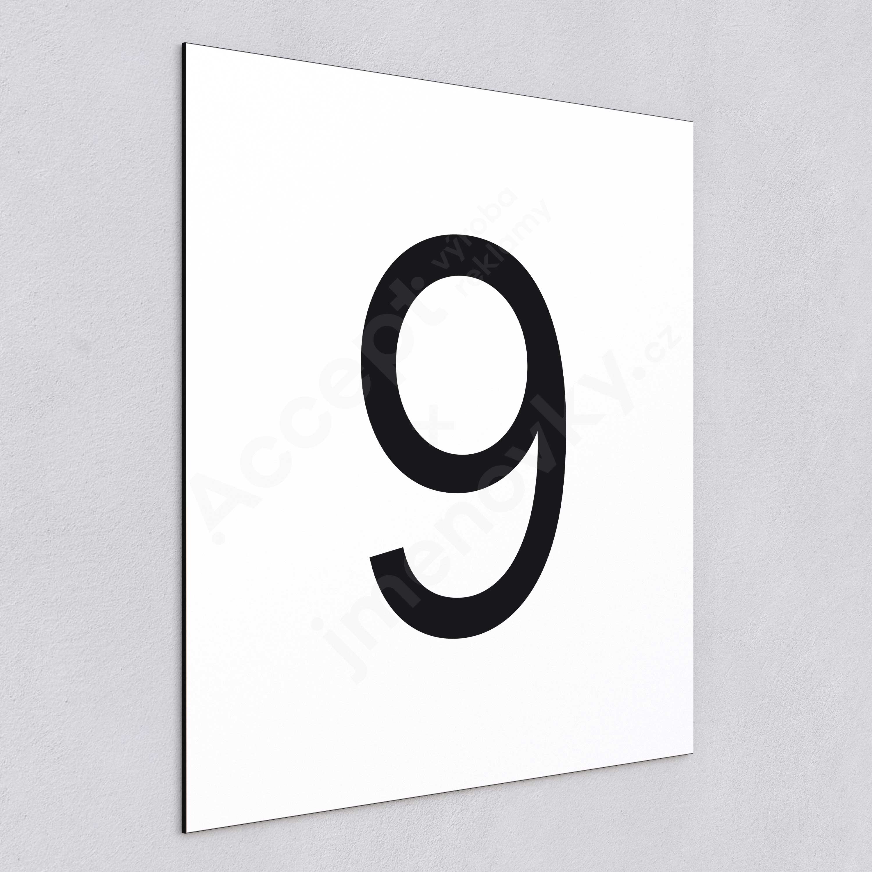 Označení podlaží - číslo "9" - bílá tabulka - černý popis