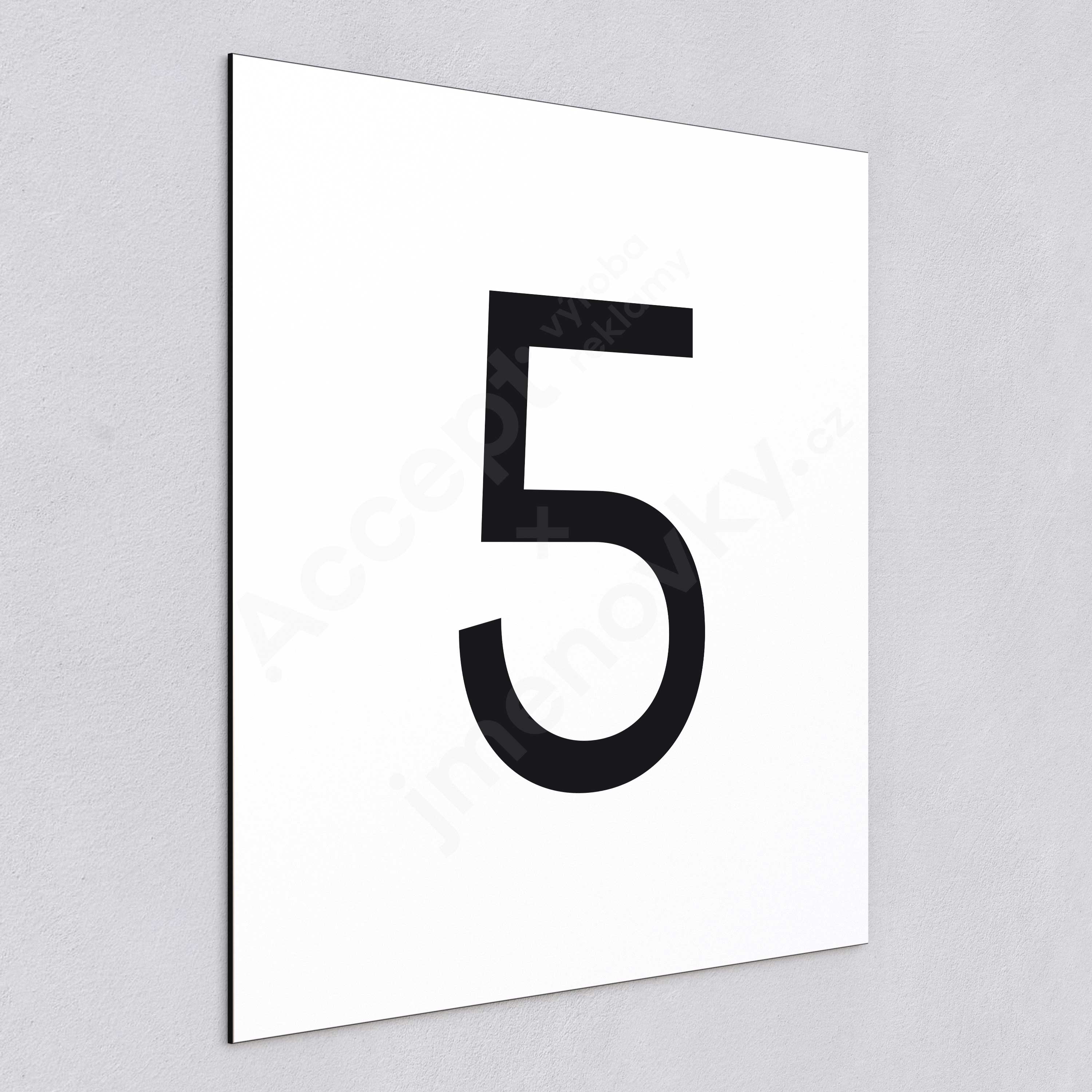 Označení podlaží - číslo "5" - bílá tabulka - černý popis