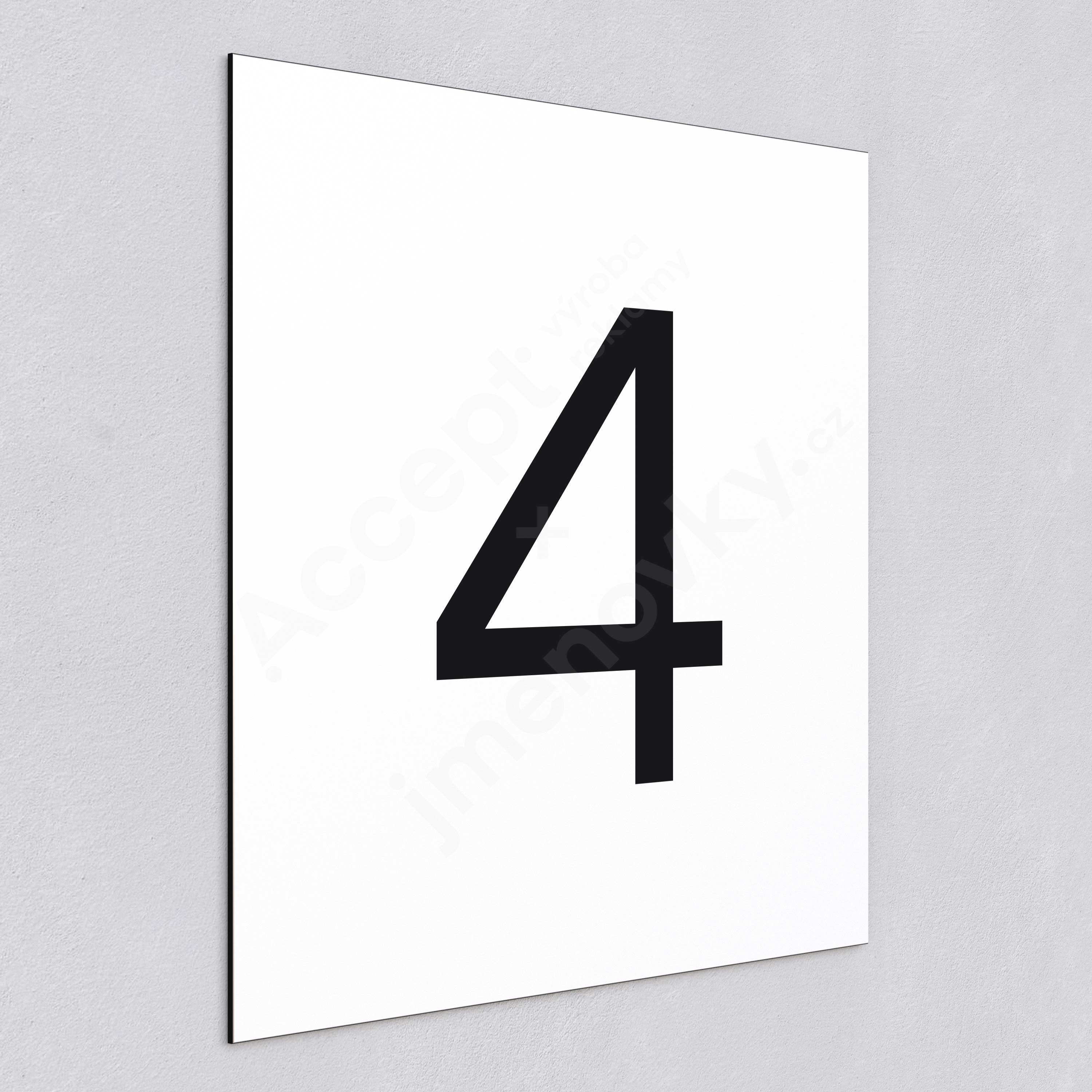 Označení podlaží - číslo "4" - bílá tabulka - černý popis