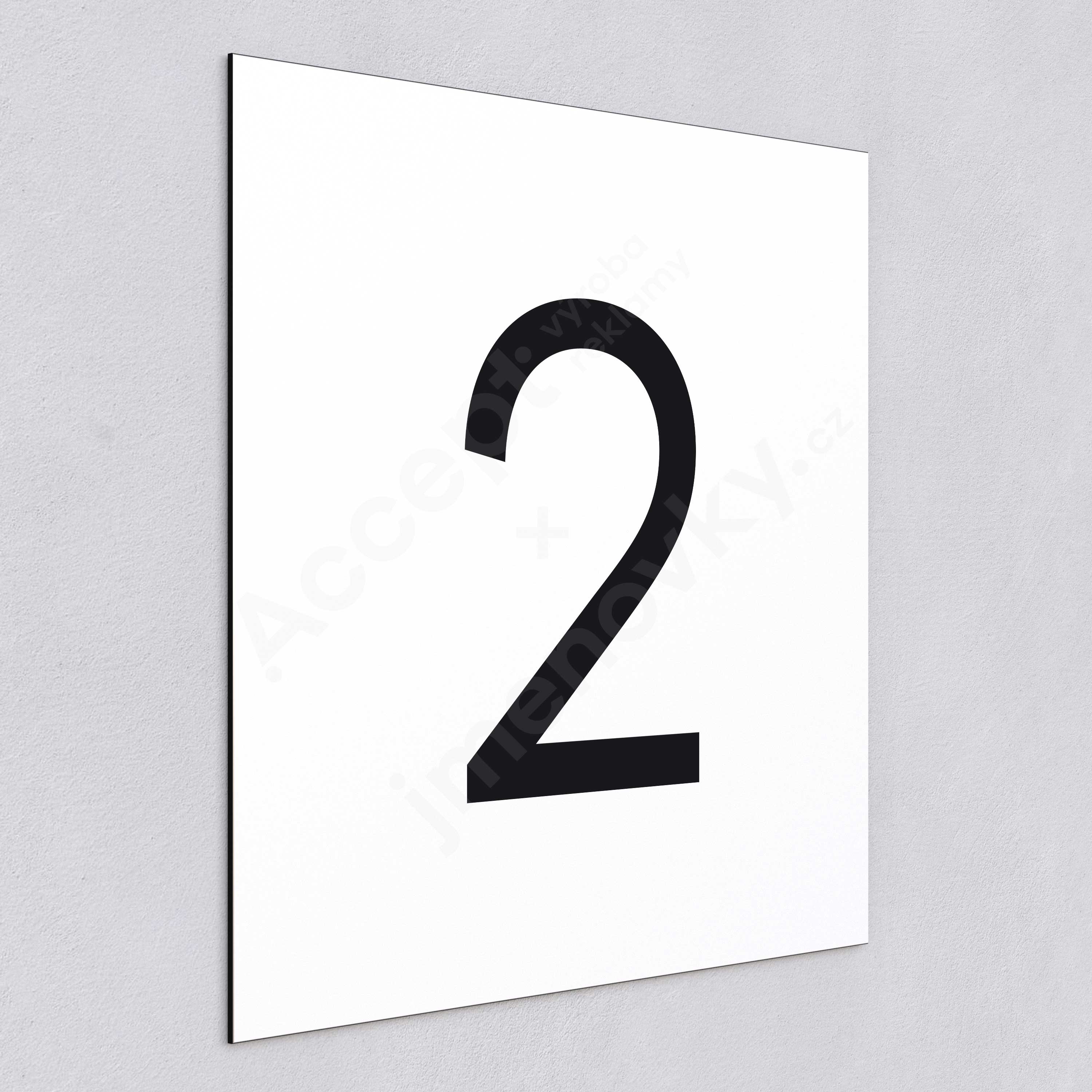 Označení podlaží - číslo "2" - bílá tabulka - černý popis