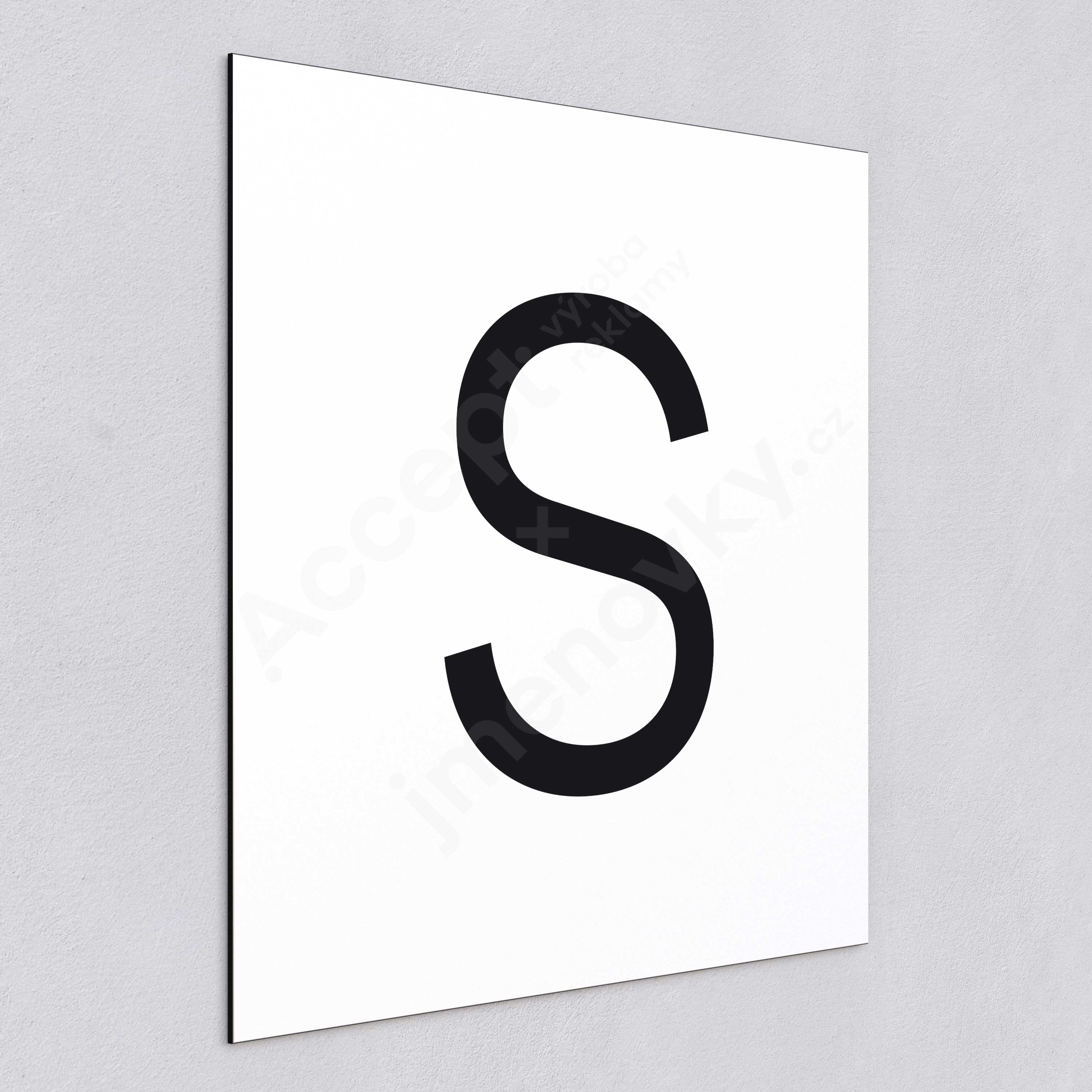 Označení podlaží - písmeno "S" - bílá tabulka - černý popis