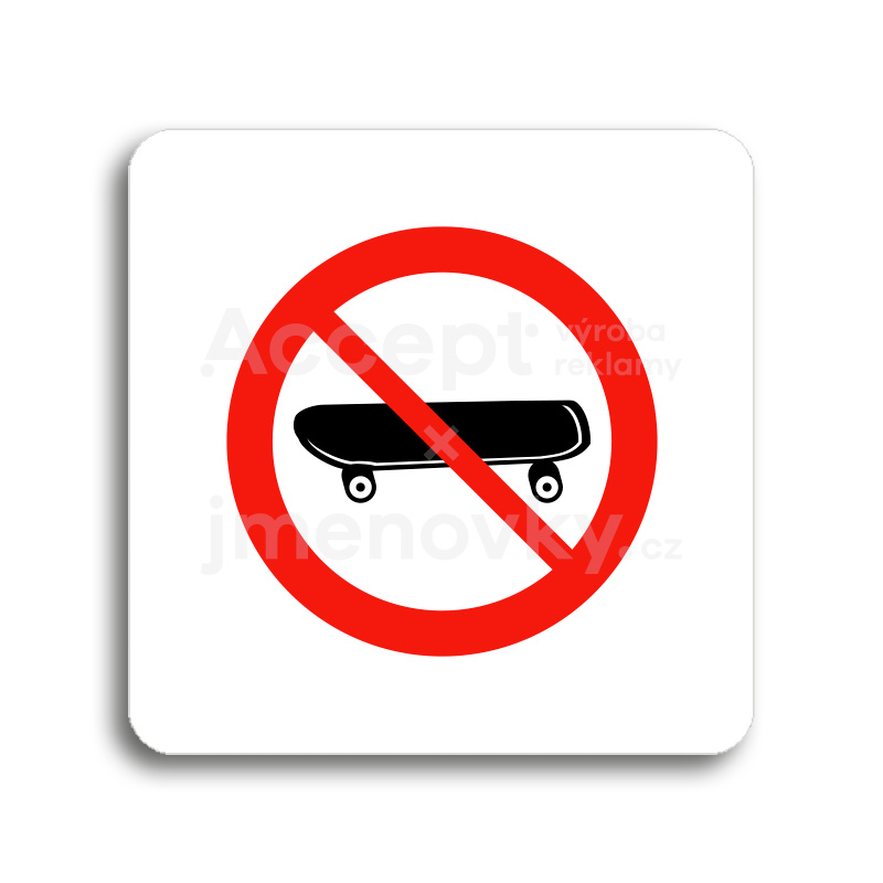 Piktogram "zákaz jízdy na skateboardu" - bílá tabulka - barevný tisk bez rámečku