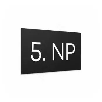 Označení podlaží "5. NP" - černá tabulka - bílý popis