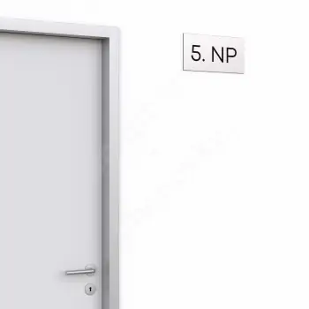 Označení podlaží "5. NP" - stříbrná tabulka - černý popis - náhled