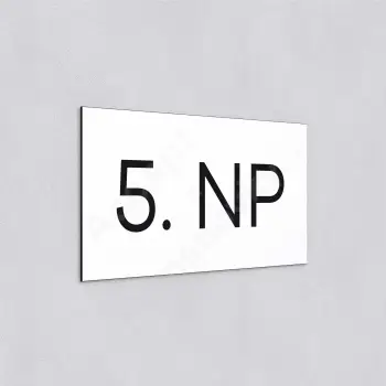 Označení podlaží "5. NP" - bílá tabulka - černý popis
