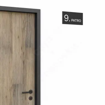 Označení podlaží "9. PATRO" - černá tabulka - bílý popis - náhled