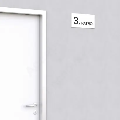 Označení podlaží "3. PATRO" - bílá tabulka - černý popis - náhled