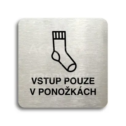 Piktogram "vstup pouze v ponožkách" - stříbrná tabulka - černý tisk bez rámečku