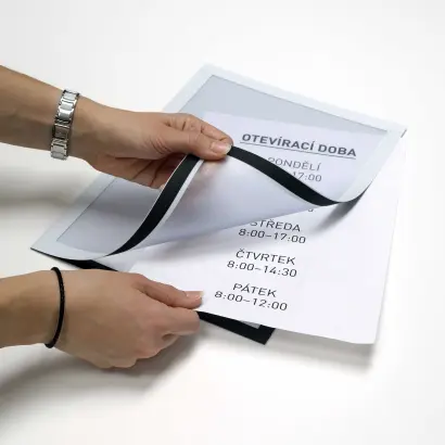 samolepicí magnetická kapsa A4 - bílá s vloženým tiskem