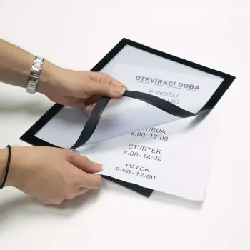 samolepicí magnetická kapsa A4 - černá s vloženým tiskem
