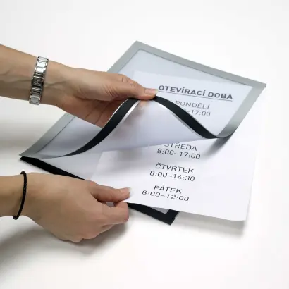 samolepicí magnetická kapsa A4 - stříbrná s vloženým tiskem